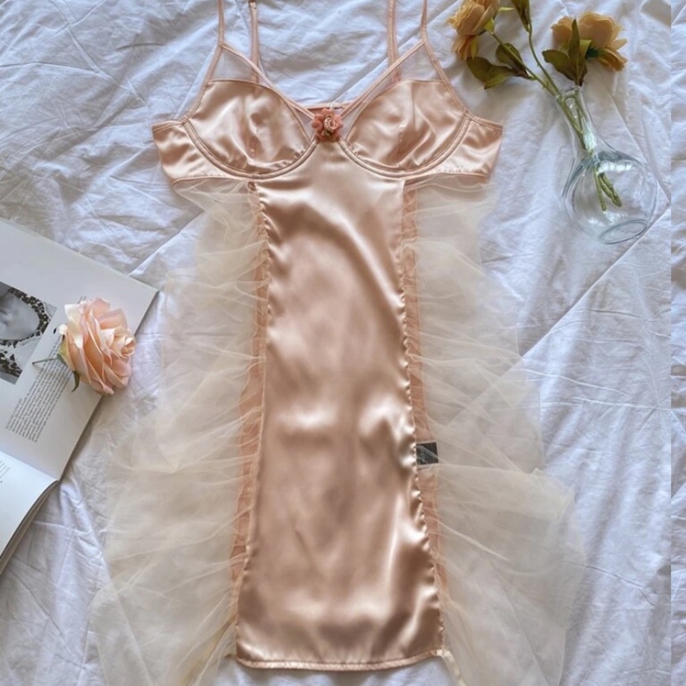 🌸 beautiful satin ruched cami night dress. Worn once